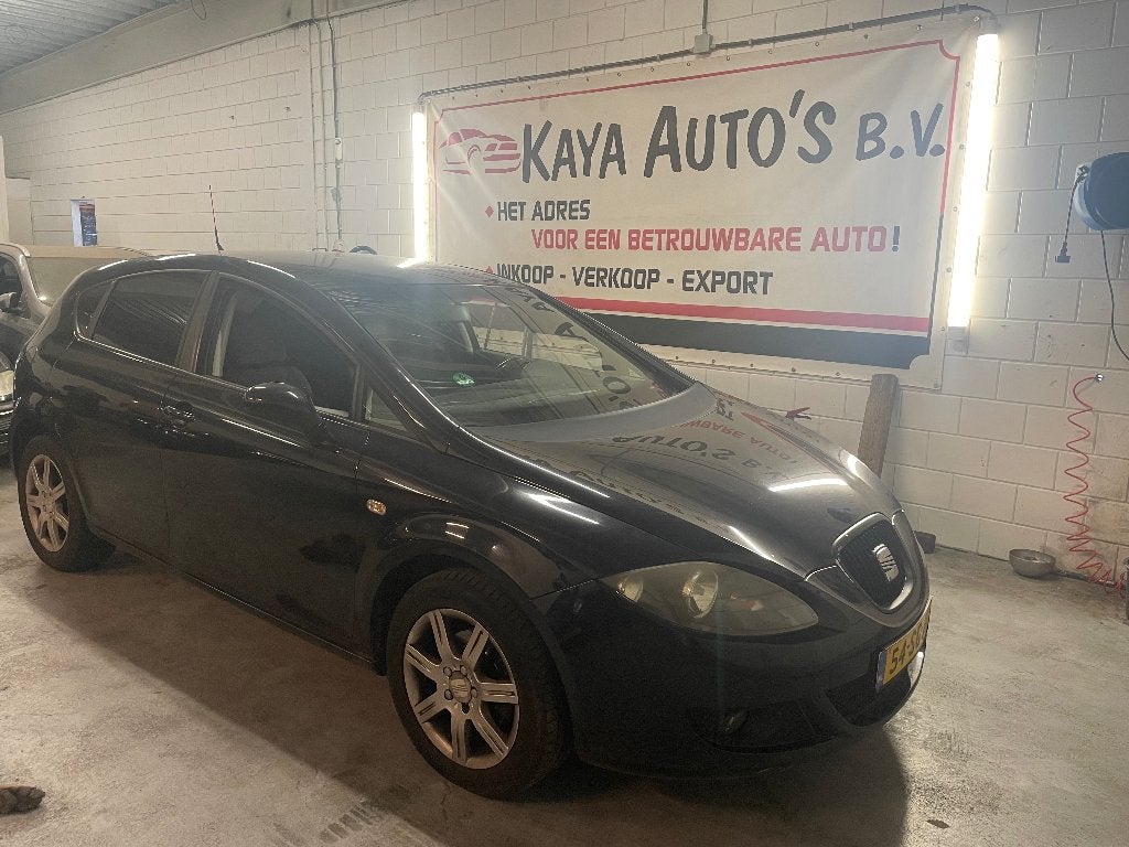 Seat Leon 1.6 AIRCO 2006 Zwart, Auto's, 4 cilinders, Leon, Zwart, Metallic lak