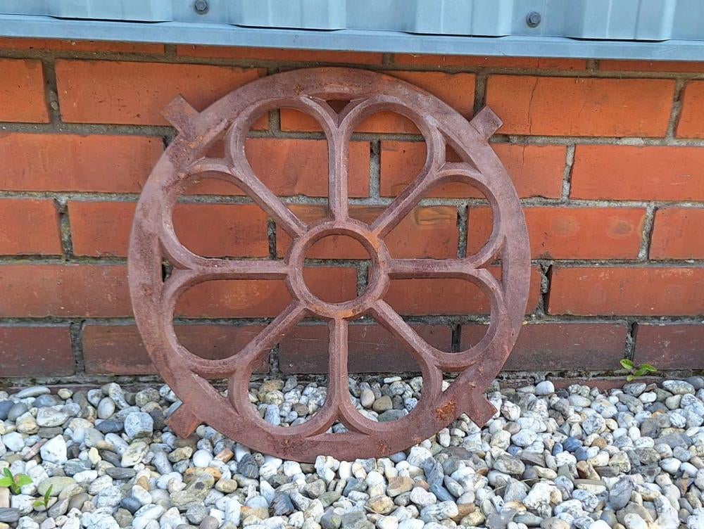 Rond gietijzeren stalraam als deco of voor gebruik., Doe-het-zelf en Verbouw, Glas en Ramen, Ophalen, Minder dan 80 cm, Overige typen