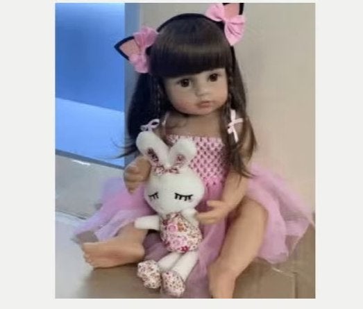 Realistische peuter pop levensecht Bebe pink (55cm), Verzamelen, Ophalen of Verzenden, Nieuw, Pop