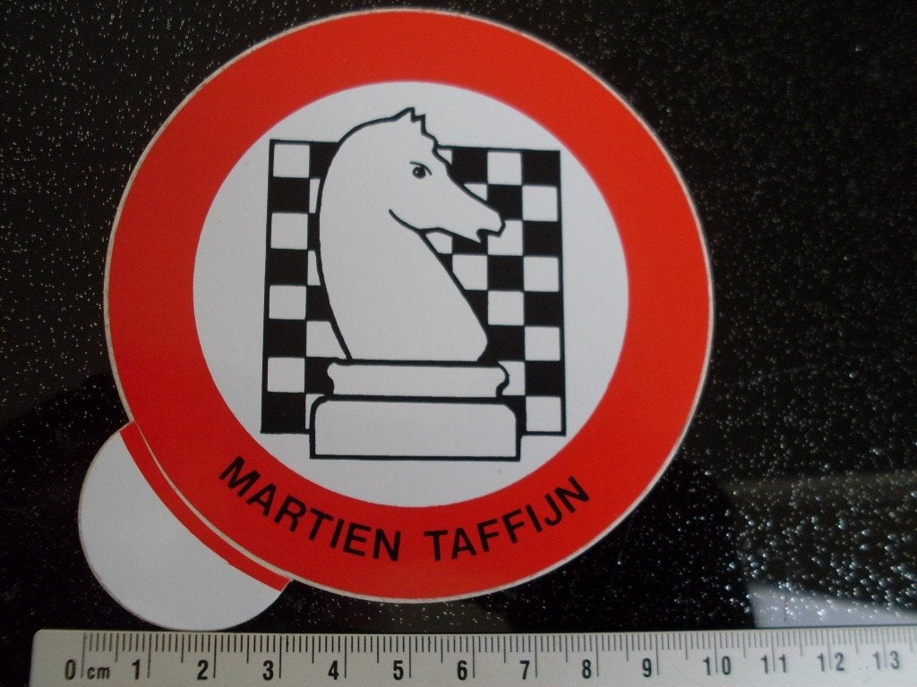 sticker Martien Taffijn logo schaken chess schaakbord, Verzamelen, Verzenden, Zo goed als nieuw, Bedrijf of Vereniging