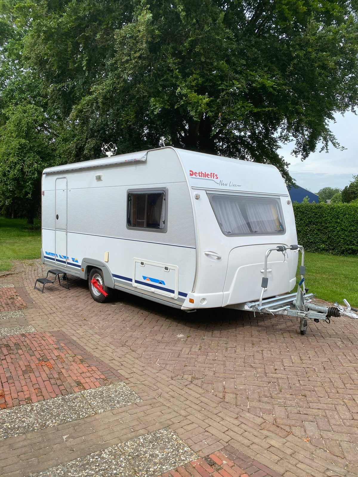 Nette Dethleffs New Line caravan, Caravans en Kamperen, Standaardzit, Luifel, Dwarsbed, 750 - 1000 kg
