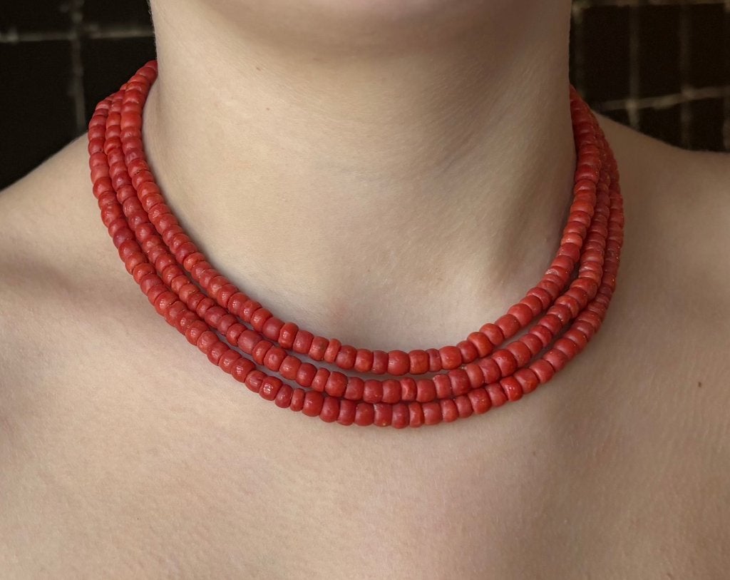 Bloedkoraal antieke ketting dieprood 14k slot goud fraai
