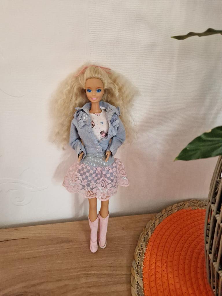 Barbie puppen jeans von mattel, Verzamelen, Poppen, Ophalen of Verzenden, Pop