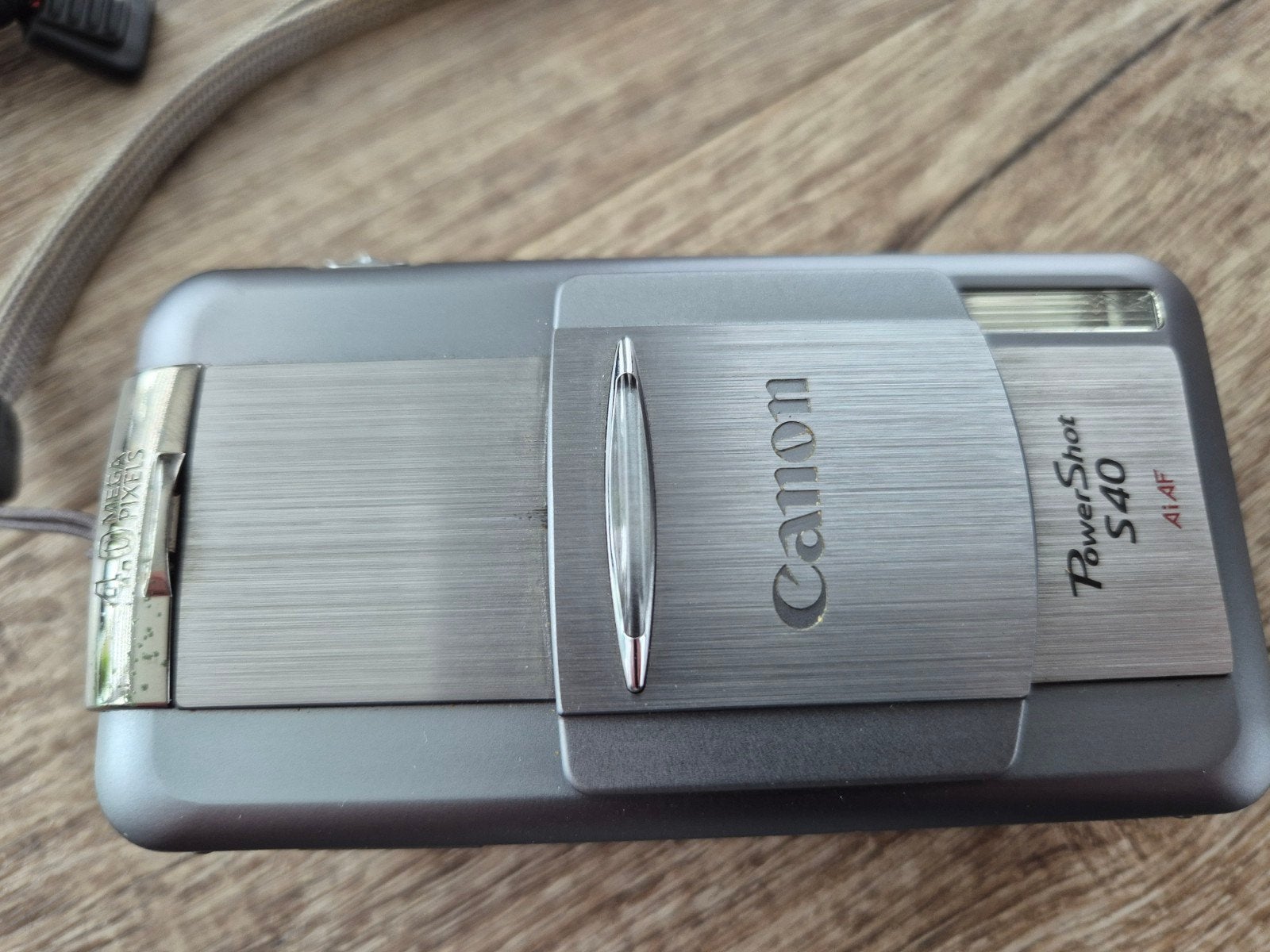 Canon PowerShot S40 Compactcamera met Oplader en Tasje, Gebruikt, Canon, Cameratas, Ophalen of Verzenden