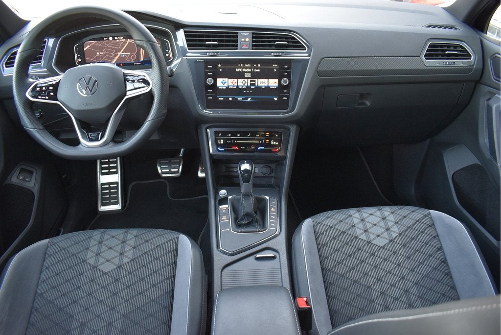 Volkswagen Tiguan 1.4 TSI eHybrid R-Line Business+ SOH 94%,, Auto's, 1716 kg, Stof, Euro 6, Zwart