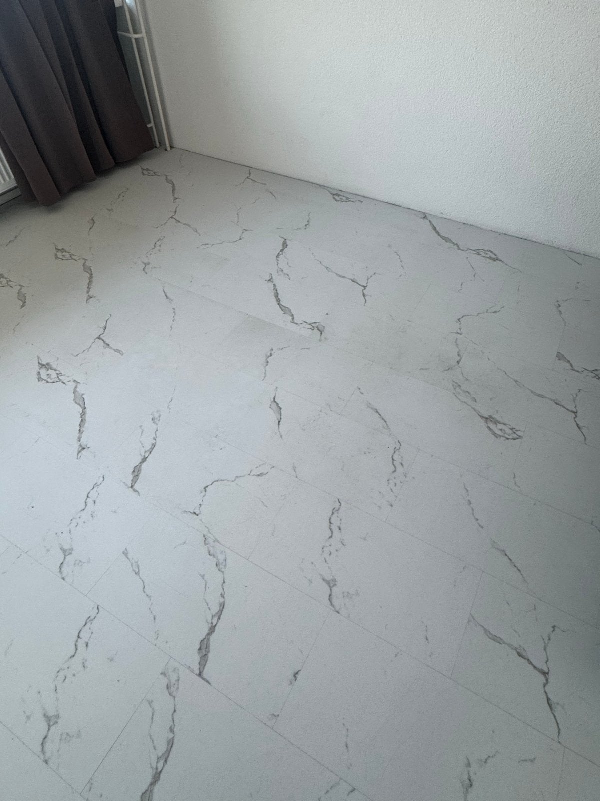Witte laminaatvloer met marmerlook circa 50 m2, Ophalen, Kunststof, Gebruikt, 50 tot 150 cm
