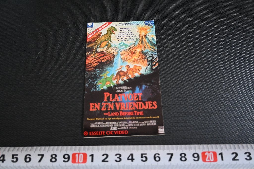 sticker platvoet en z'n vriendjes / the land before time, Verzamelen, Ophalen of Verzenden, Zo goed als nieuw