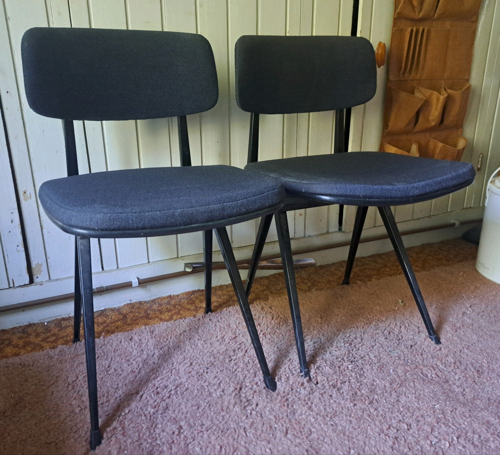 Twee vintage eetkamerstoelen met stof bekleed, Huis en Inrichting, Stoelen, Ophalen, Gebruikt, Twee, Stof