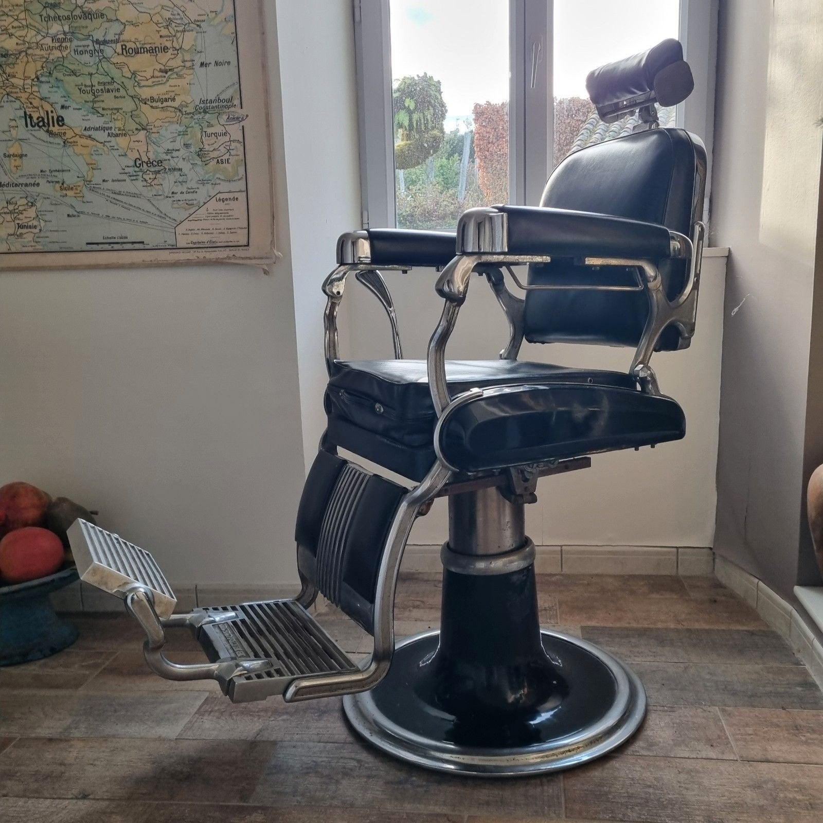 Belmonte. Kappersstoel , antiek. Zwart en chrome, Ophalen of Verzenden, Minder dan 50 cm