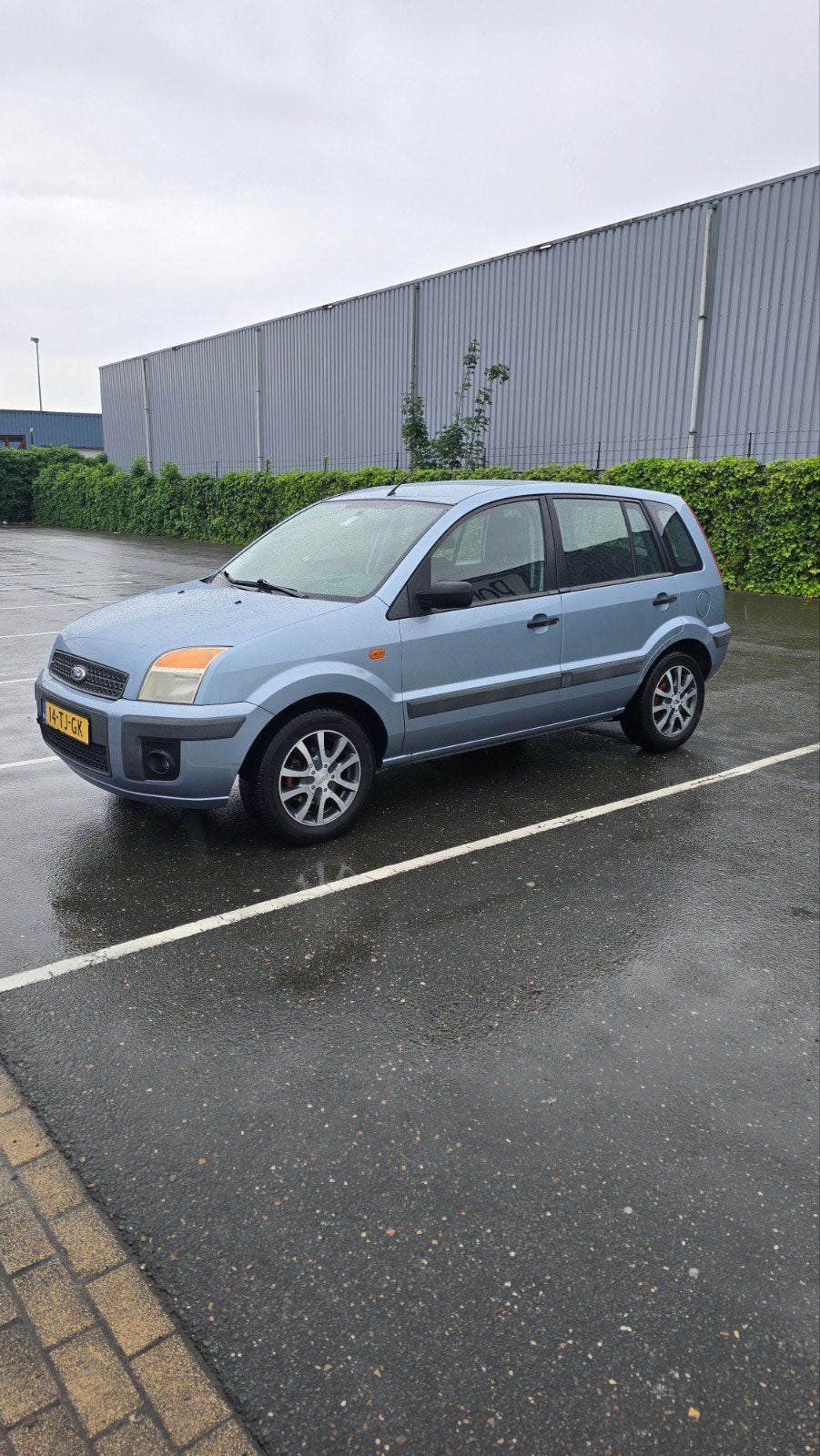 Ford Fusion 1.4 16V 2006 Grijs, Auto's, Ford, Voorwielaandrijving, 15 km/l, 49 €/maand, Origineel Nederlands