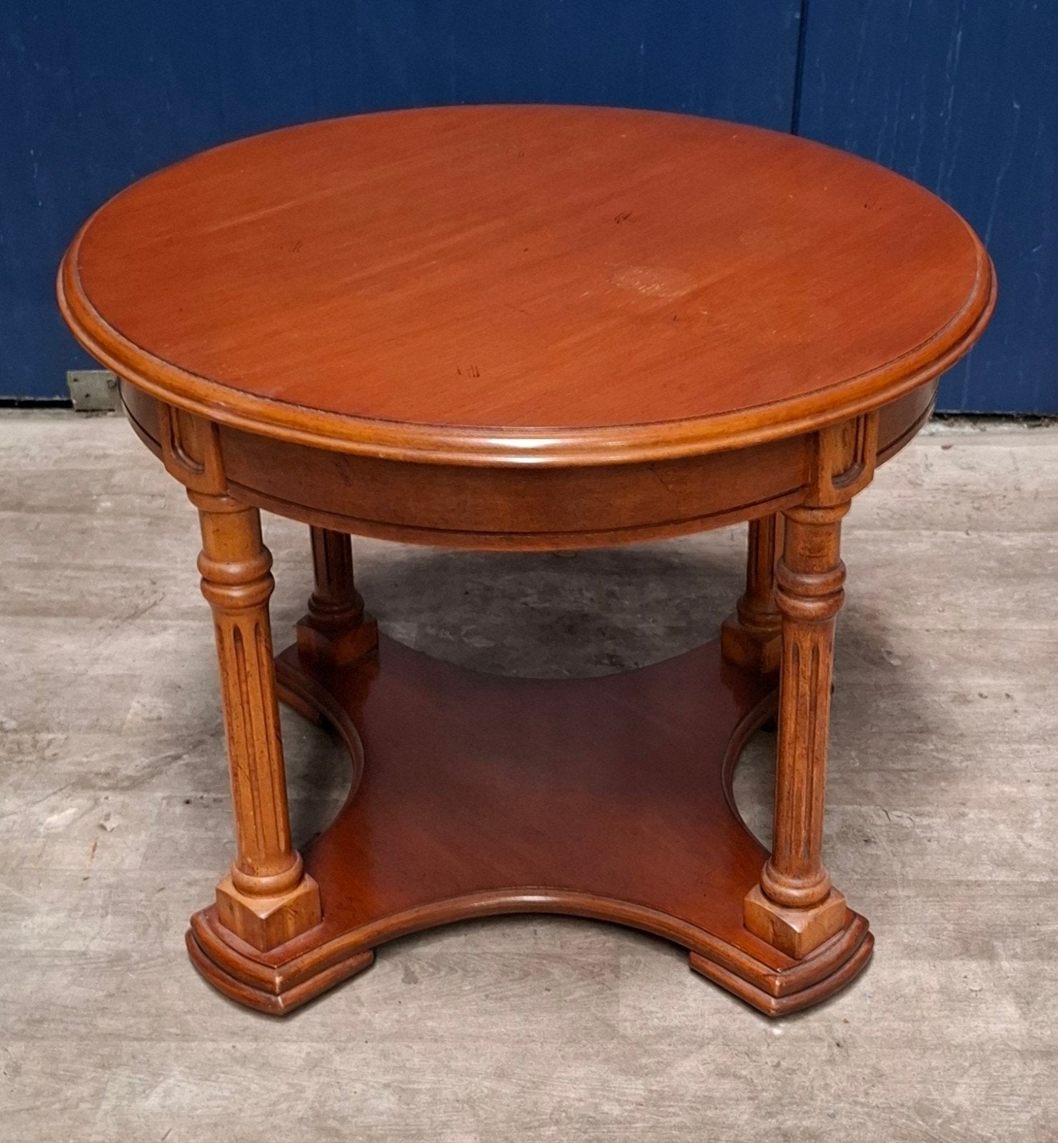 klassieke ronde bijzettafel in Empire-stijl, Ophalen