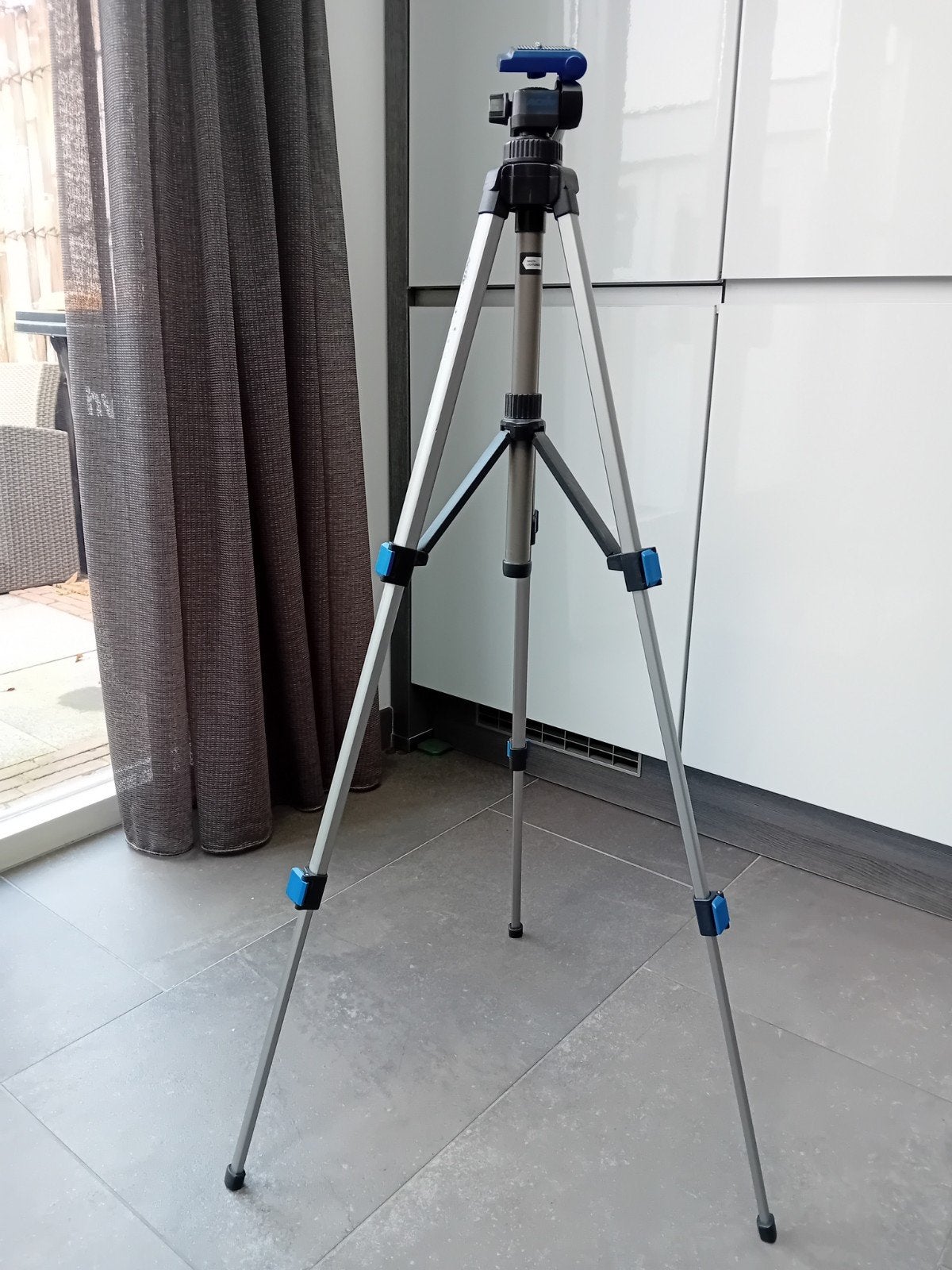statief voor foto- en videocamera's., Ophalen of Verzenden, Zo goed als nieuw, Driepoot