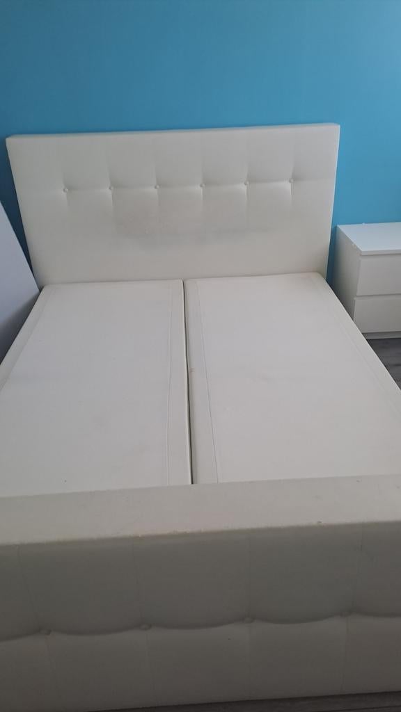 Bedden, nachtkastjes en een bureau, Ophalen, Gebruikt, Tweepersoons, Zwart