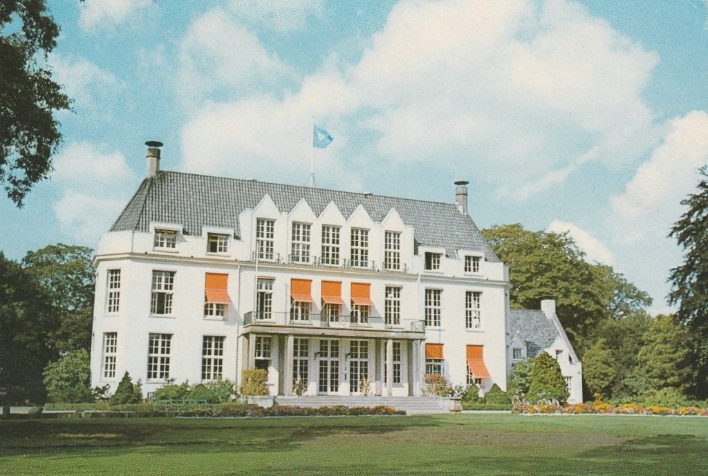 DE BILT Gemeentehuis, Verzamelen, Ansichtkaarten | Nederland, Verzenden, 1980 tot heden, Ongelopen, Utrecht