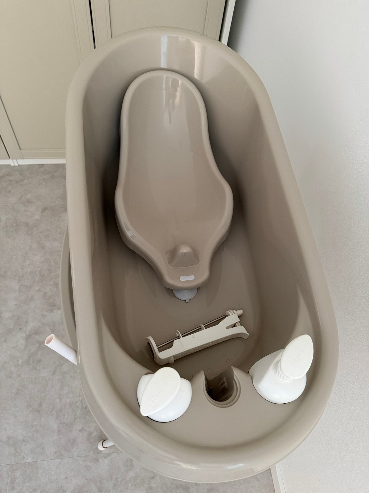 Bébé-Jou Thermobad Taupebrown met badstandaard + badzitje, Kinderen en Baby's, Badjes en Verzorging, Gebruikt, Ophalen of Verzenden