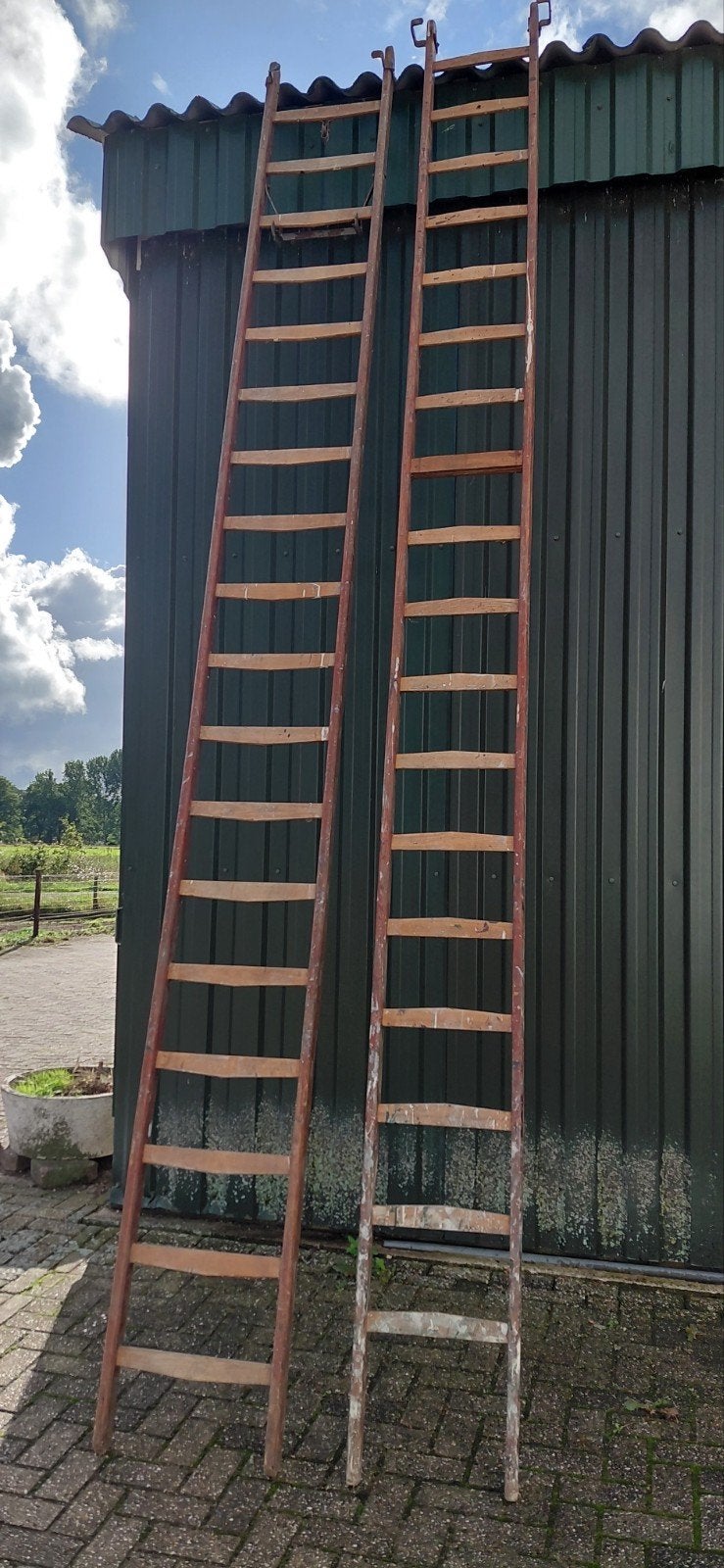 lange houten ladder 1 van de 2 beschikbaar, Ophalen of Verzenden