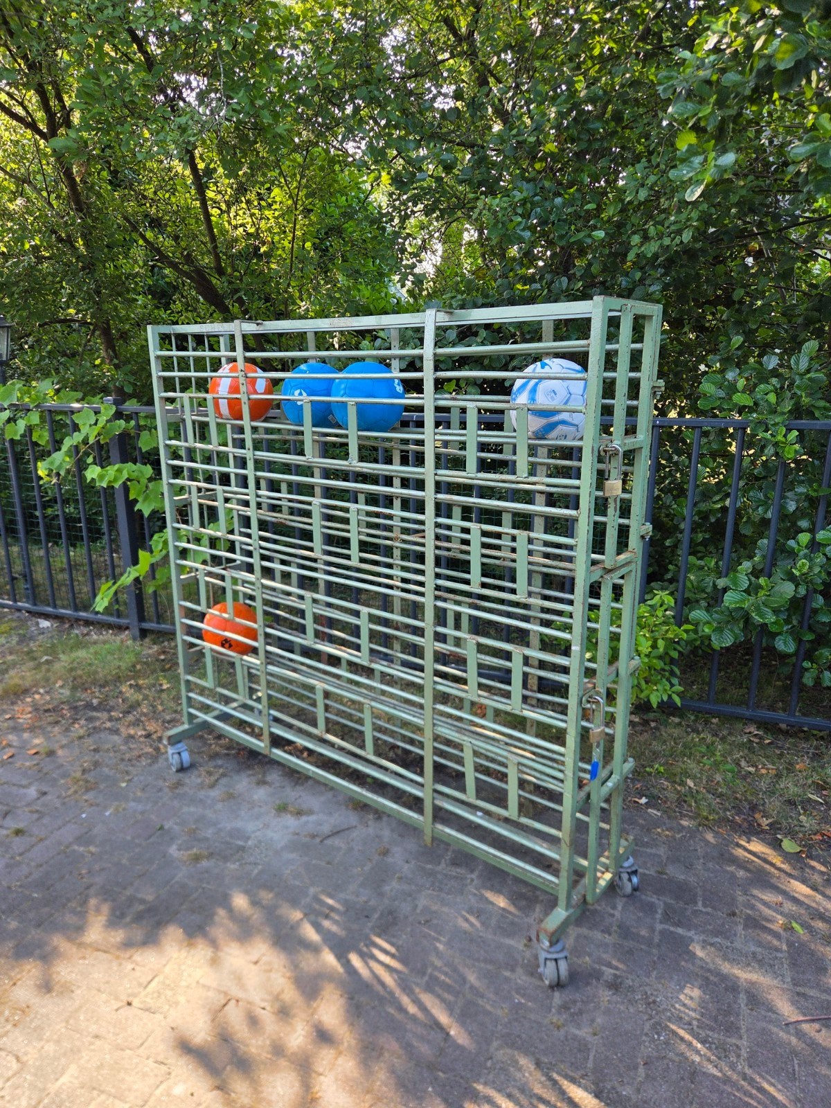 Metalen ballenrek op wielen, Ophalen, Gebruikt