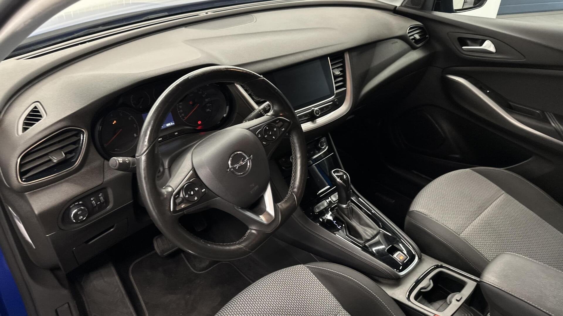 Foto 23 van Opel Grandland X 1.2 Turbo Innovation AUTOMAAT STOELVER CRUI