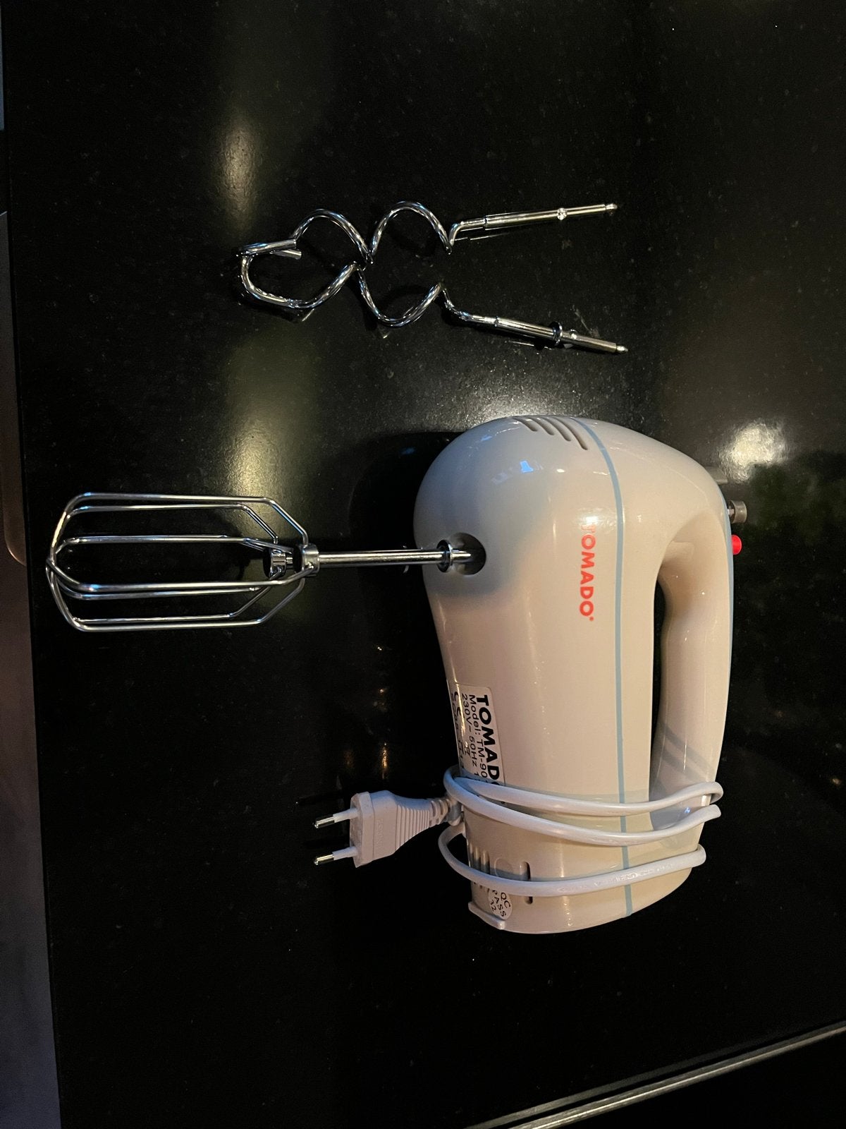 Tomado Handmixer met Gardes en Deeghaken, Ophalen of Verzenden, Gebruikt, 3 snelheden of meer