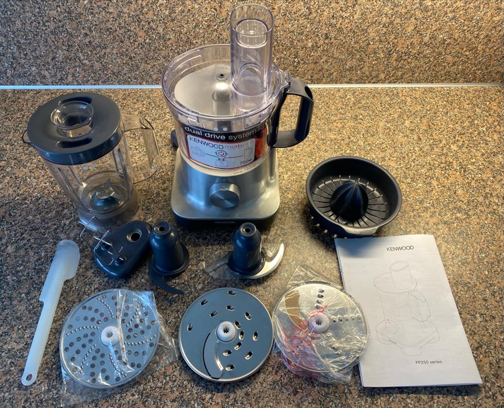 Kenwood Multipro Compact Foodprocessor FP250 Serie, 2 snelheden, Ophalen of Verzenden, Zo goed als nieuw, 2 tot 3 liter
