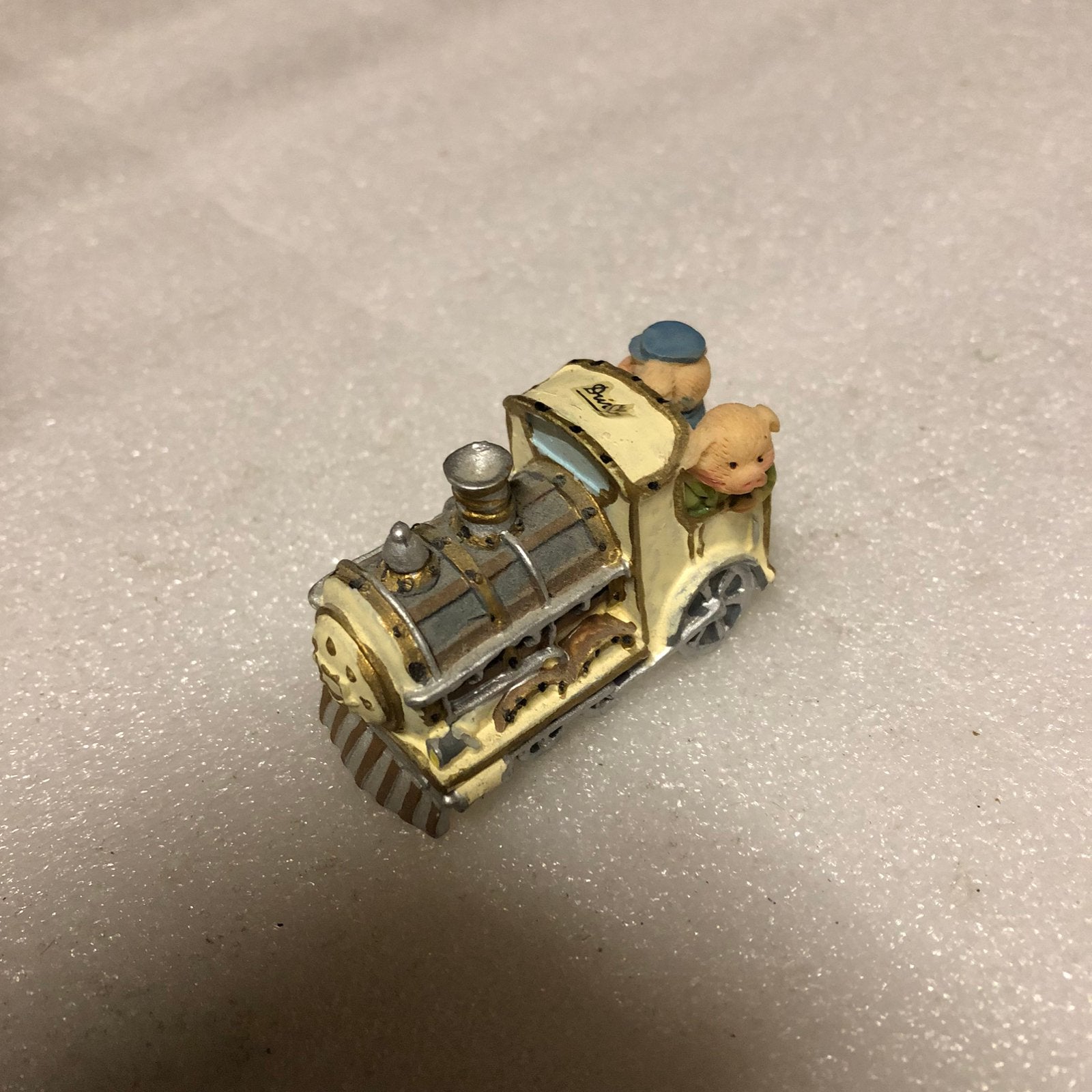Varkensbeeldje - “locomotief and met varkentjes”, Ophalen of Verzenden, Zo goed als nieuw, Dier