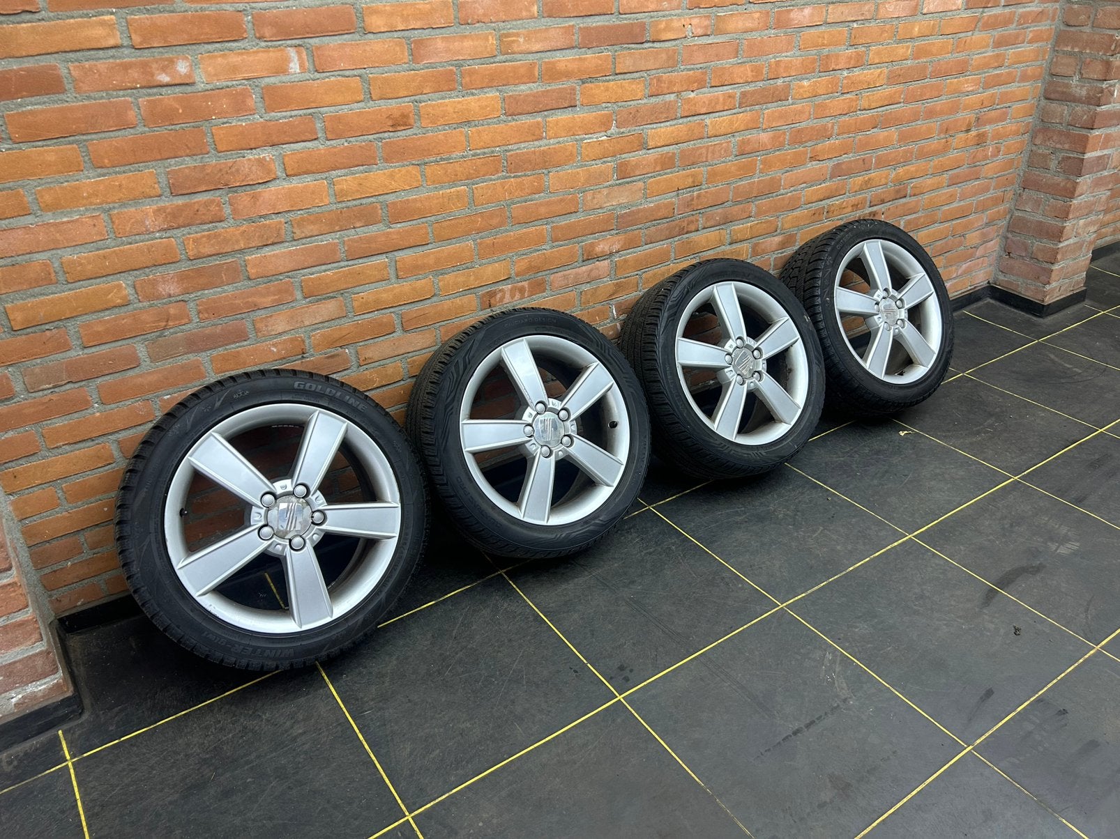 Seat leon velgen 17 inch zgan banden, Auto-onderdelen, Ophalen, Velg(en), 17 inch, Zomerbanden
