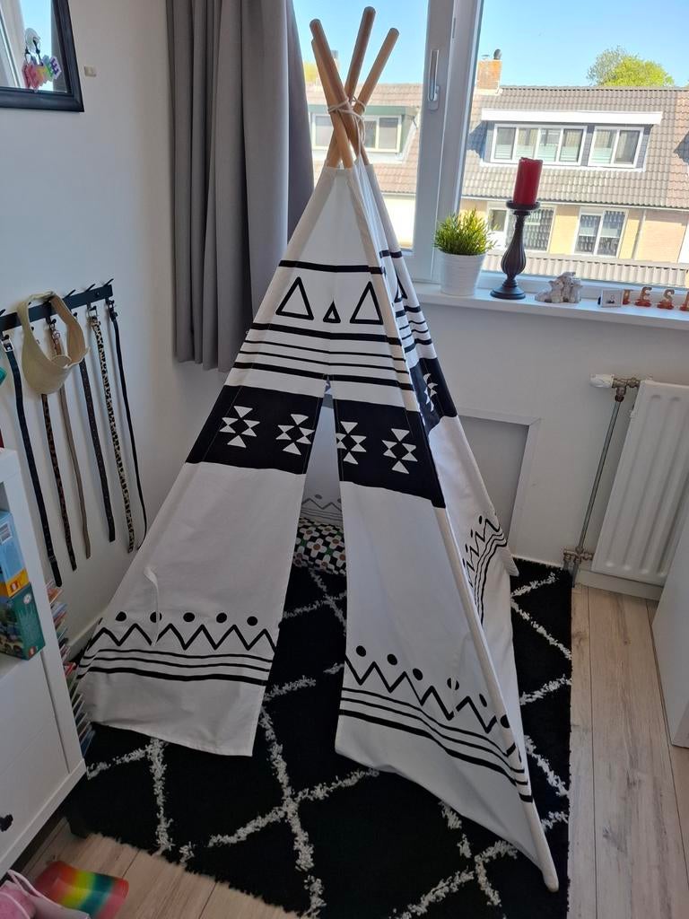 Hele leuke tipi-speeltent zwart-wit (110 x 110), Ophalen