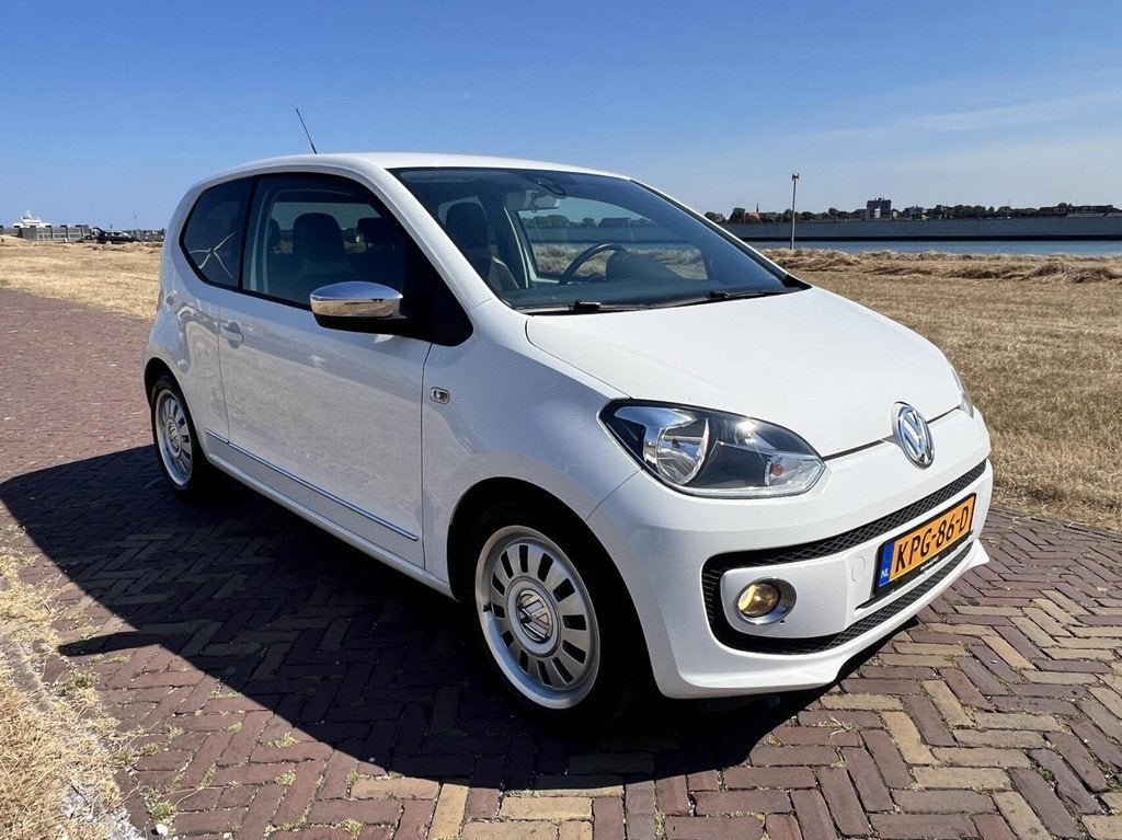 Volkswagen Up! 1.0 high up! AIRCO|LEDER|NW APK, Auto's, Volkswagen, Euro 5, Gebruikt, Up!, 4 stoelen