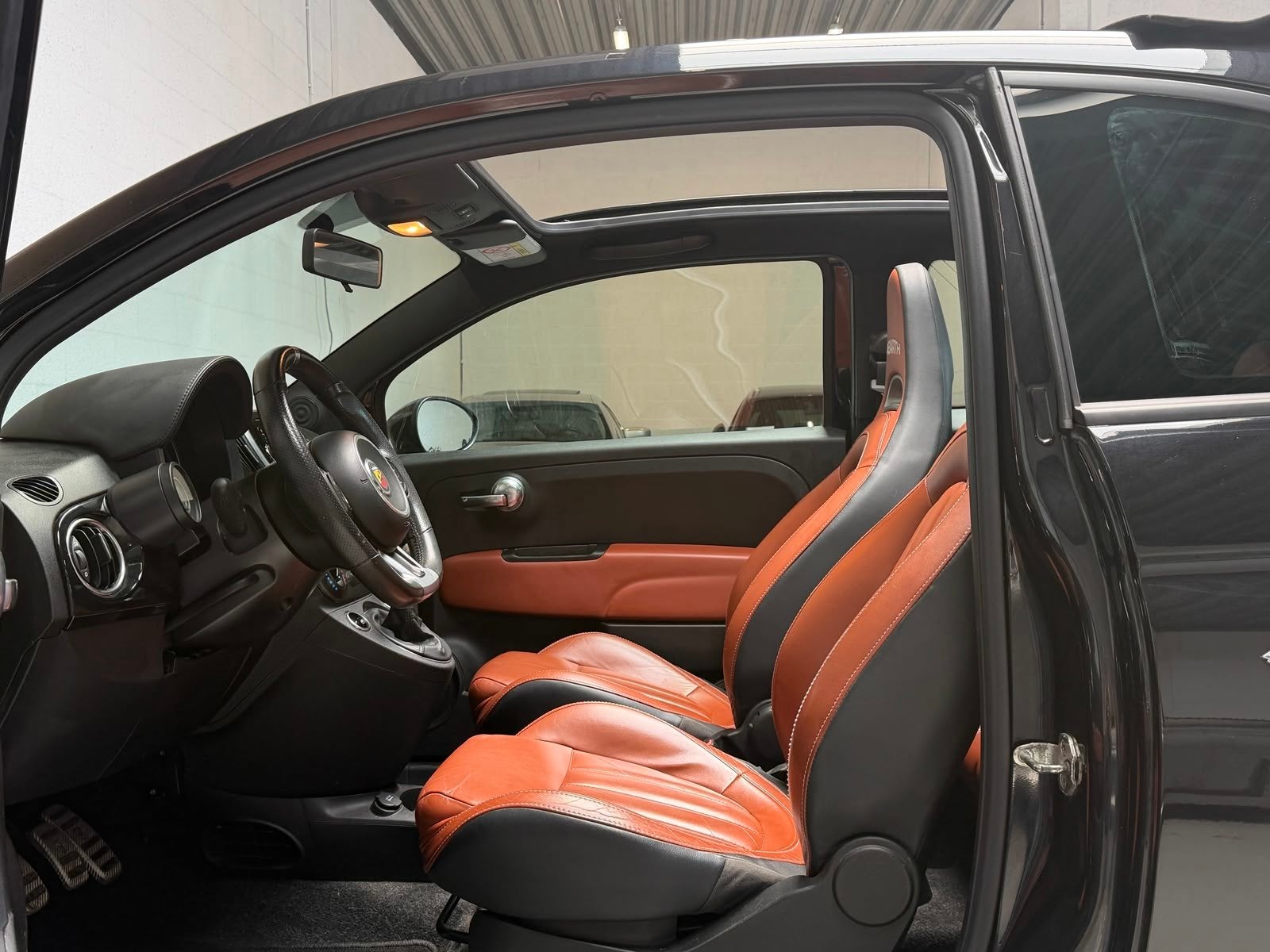 Fiat 500 1.4 T-Jet Abarth 595 - CABRIO - LEDER - PDC, Voorwielaandrijving, Euro 6, Zwart, Leder