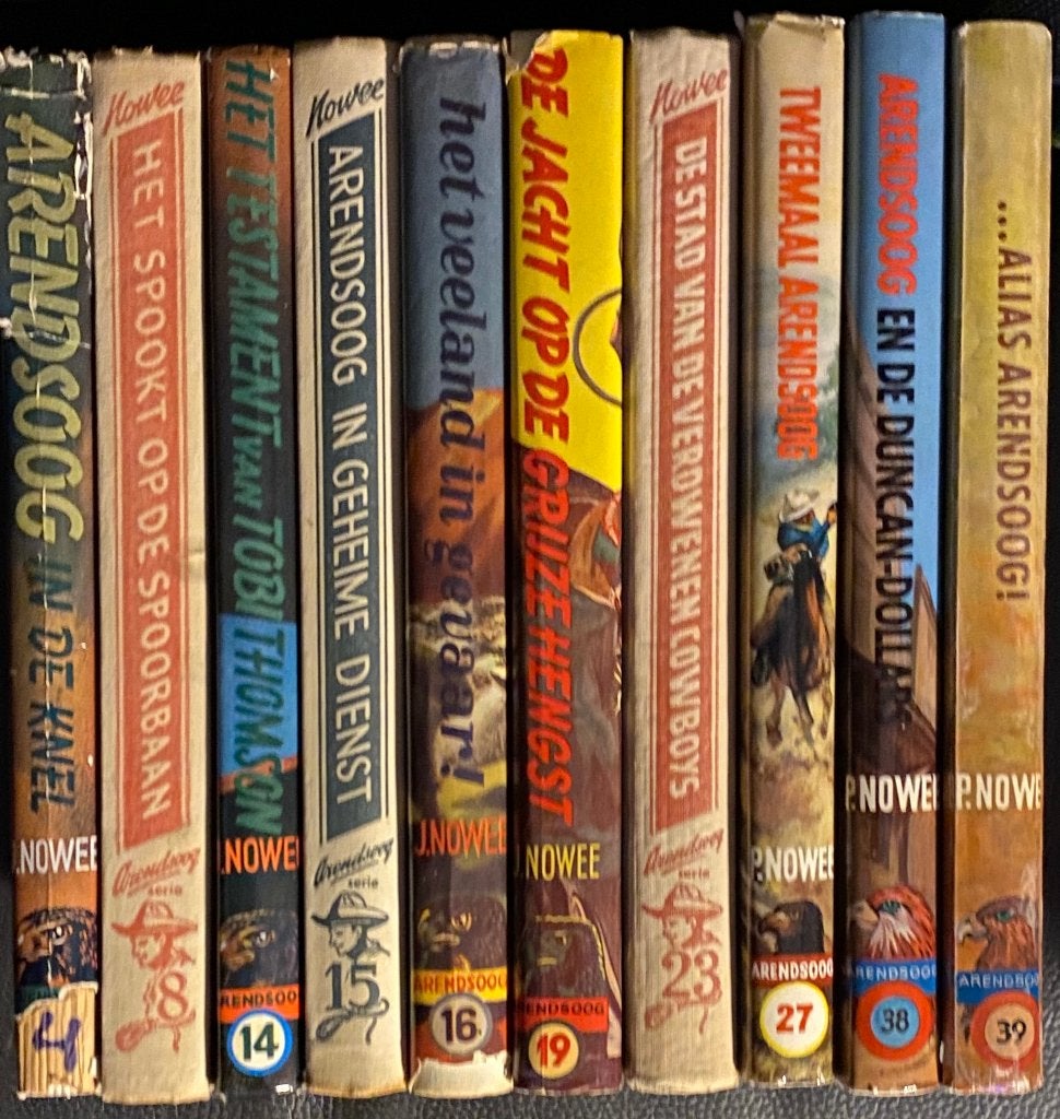 10 Arendsoog boeken, Boeken, Ophalen of Verzenden, Gelezen