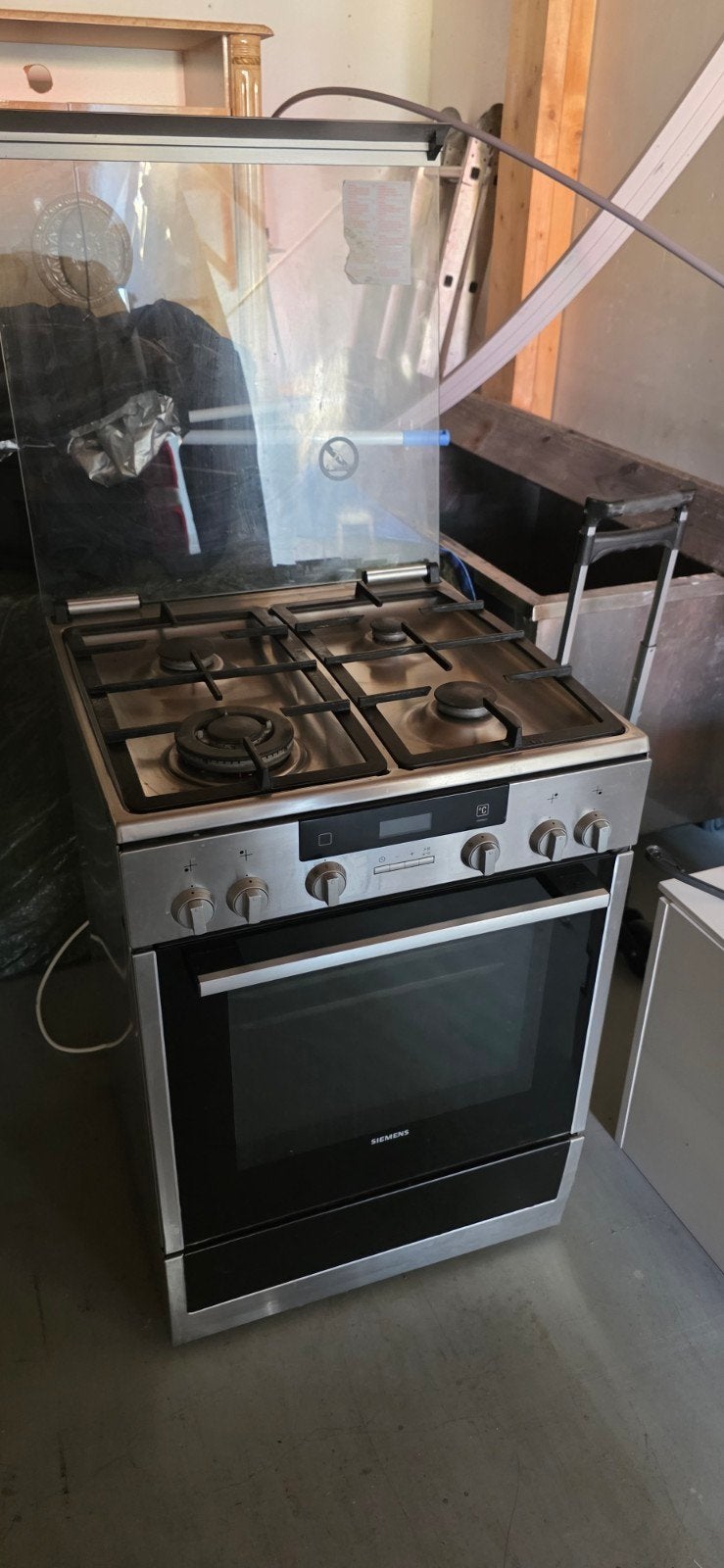 Siemens HX74W535N Vrijstaand Gasfornuis met Oven, Gebruikt, 60 cm of meer, Gas, Vrijstaand