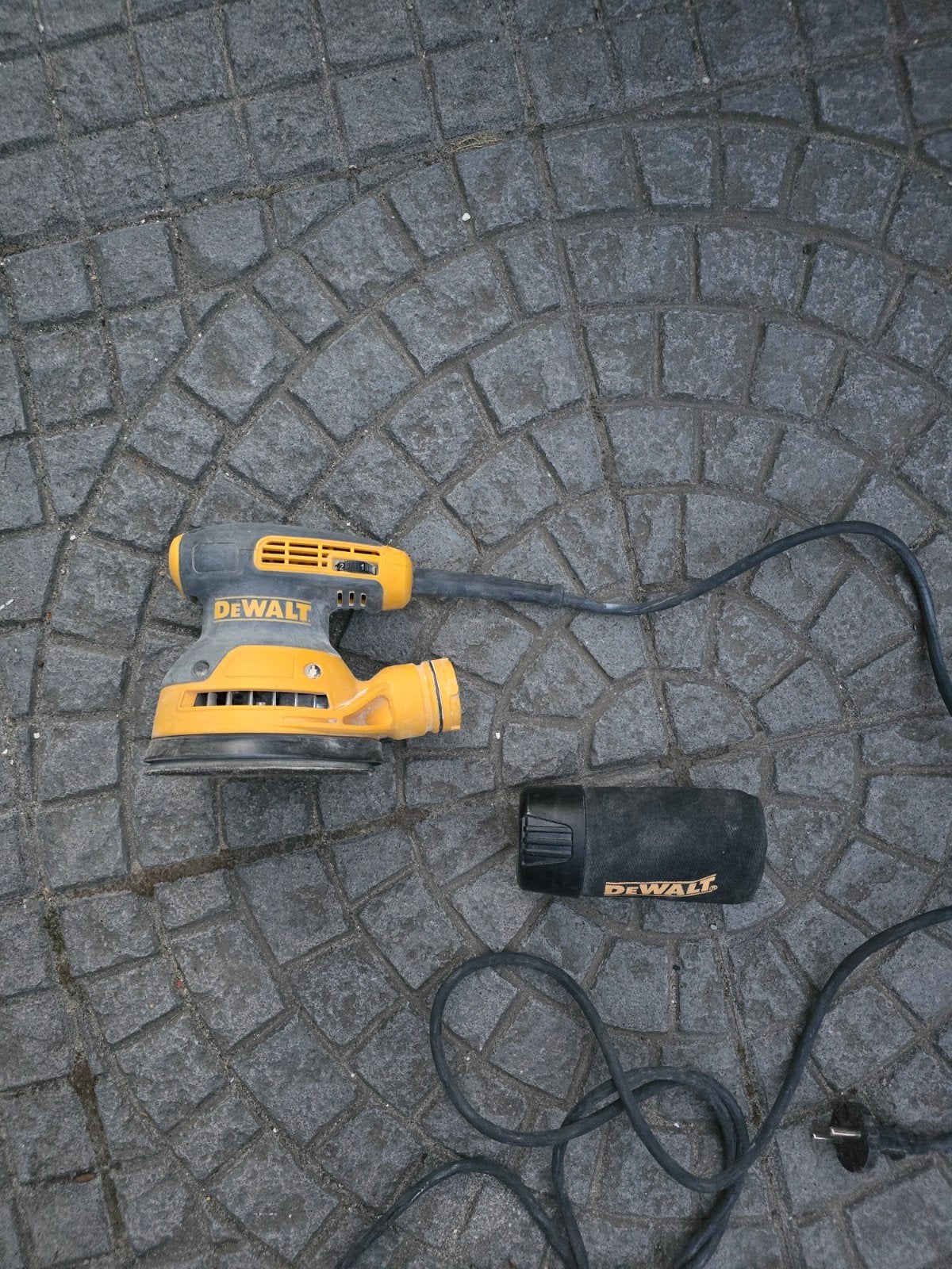 DeWalt Pro Schuurmachine - Zo goed als nieuw