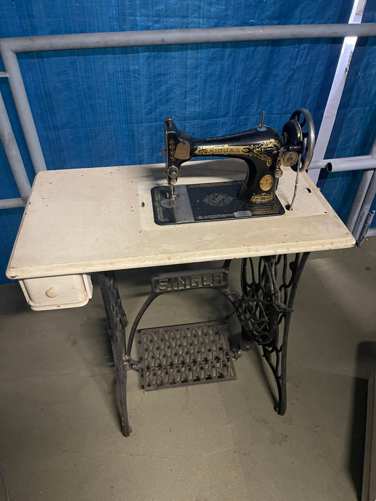 Vintage Singer naaimachine met tafel, Ophalen
