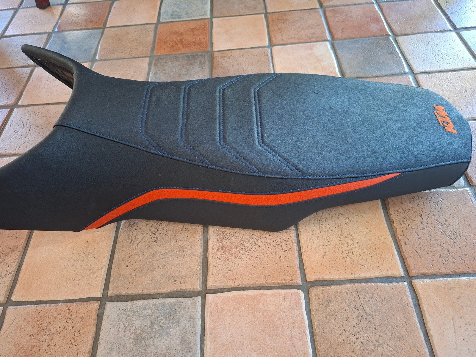 Bijzonder zadel voor KTM 1290 super adventure r 2021-, Motoren, Ophalen of Verzenden, Zo goed als nieuw