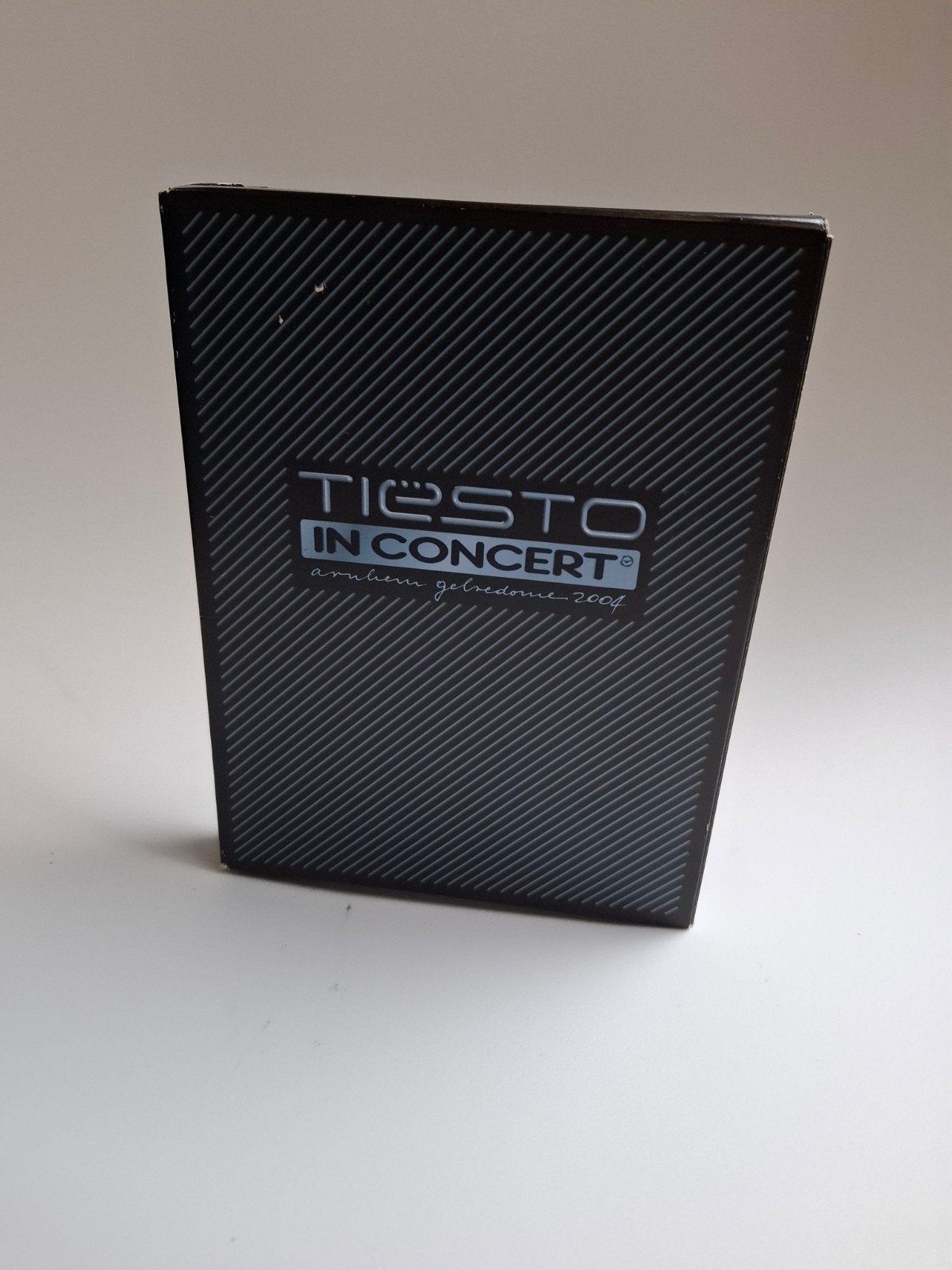 Tiësto In Concert - Arnhem Gelredome 2004 DVD Boxset, Cd's en Dvd's, Dvd's | Muziek en Concerten, Zo goed als nieuw, Muziek en Concerten