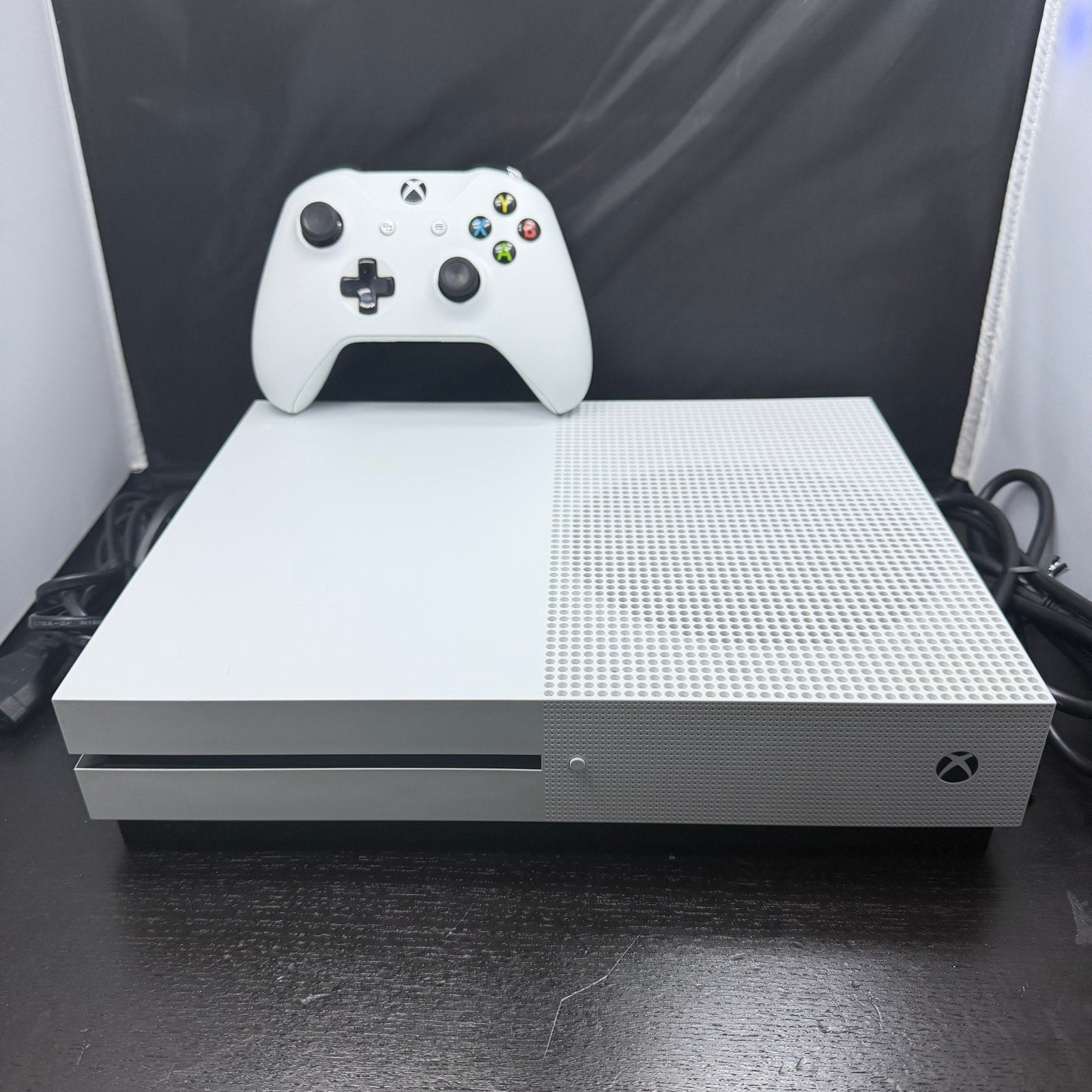 Xbox One S 1TB met controller en kabels, S, Ophalen of Verzenden, Zo goed als nieuw, D