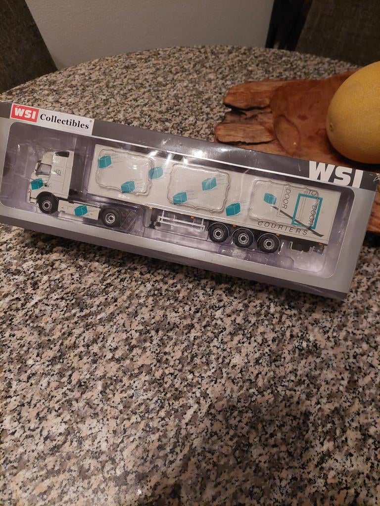 WSI SCALE 1:50 DOOR TO DOOR VOLVO FH GLOBE XL 4×2 W/VAN ECK, Overige merken, 1:32 tot 1:50, Nieuw, Ophalen of Verzenden