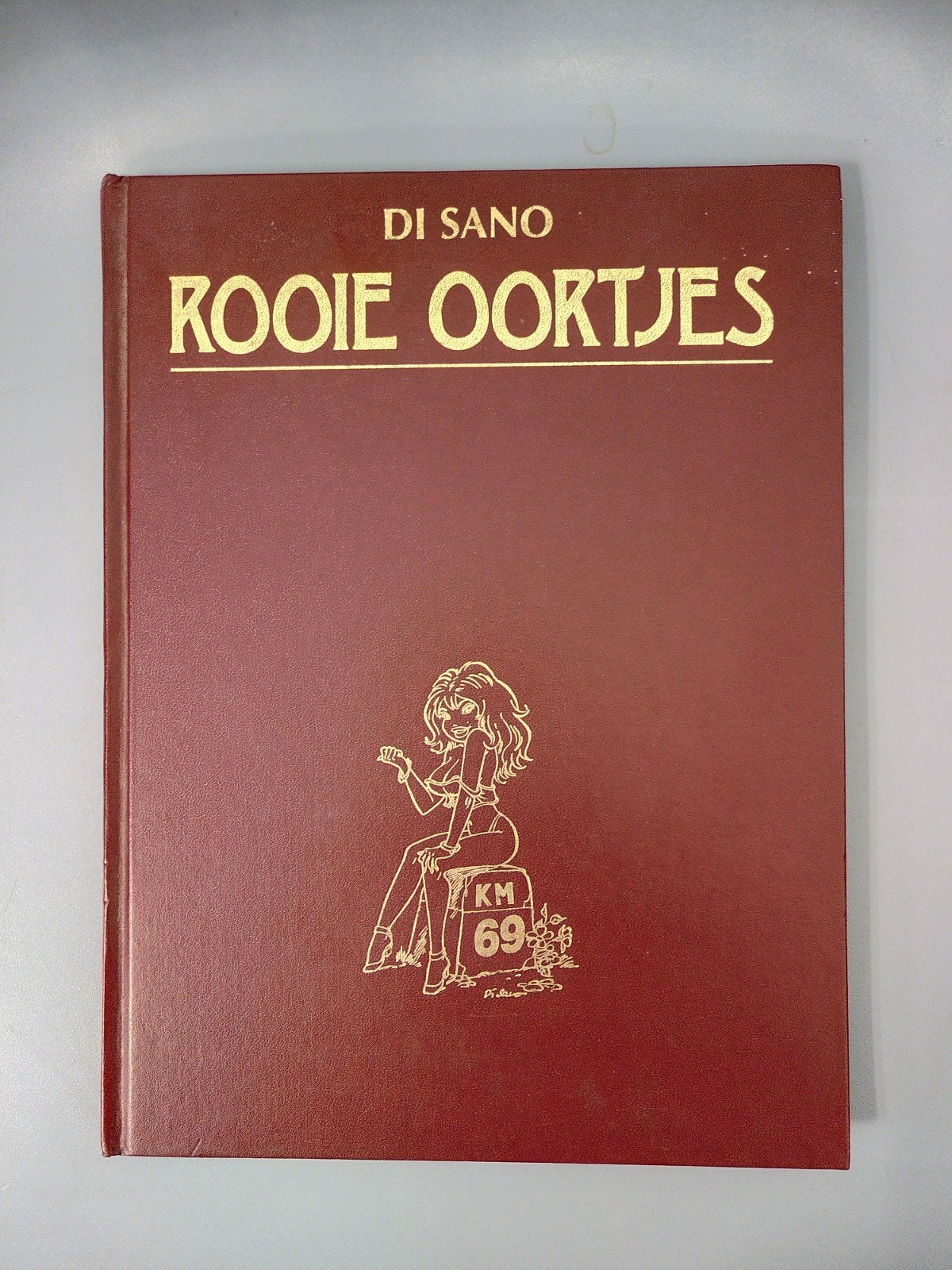 Rooie Oortjes - Di Sano - Hardcover stripboek, Eén stripboek, Ophalen of Verzenden, Zo goed als nieuw, Di Sano