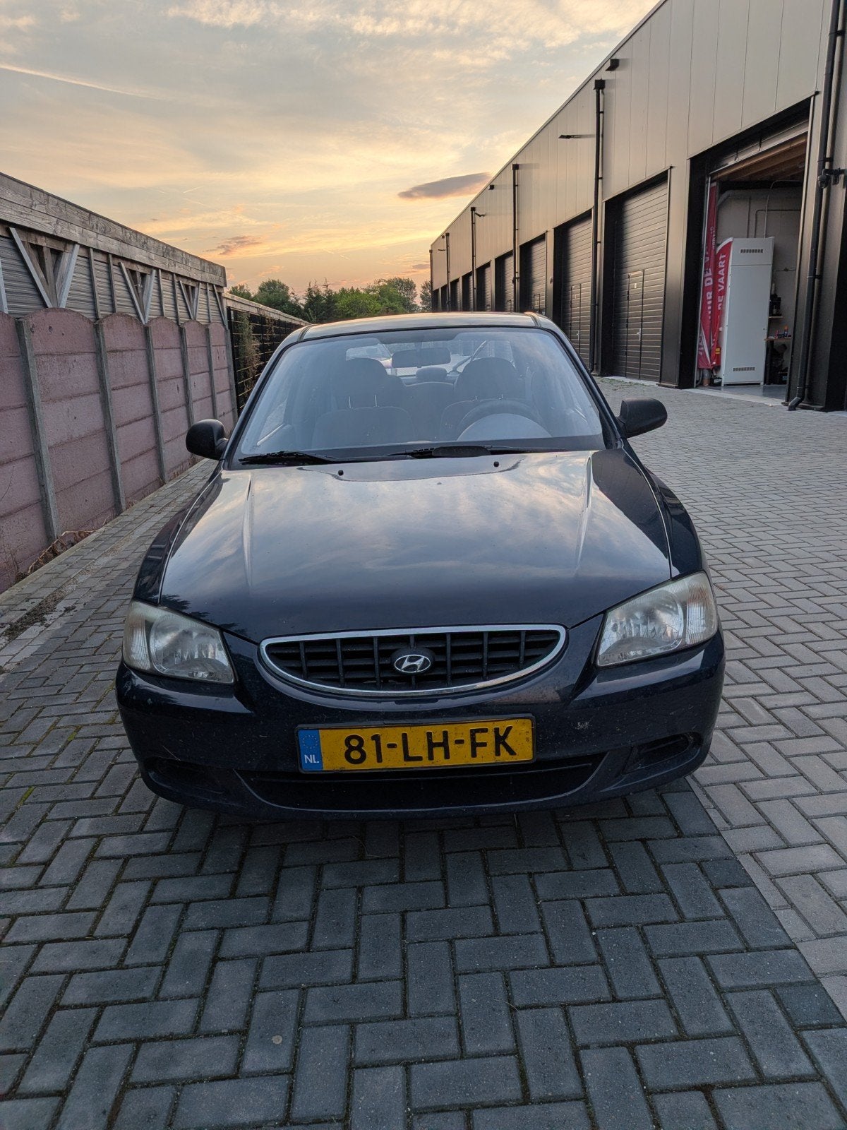 Hyundai Accent 1.3 2003 met rokende motor, Auto's, Voorwielaandrijving, Accent, 40 €/maand, 4 cilinders