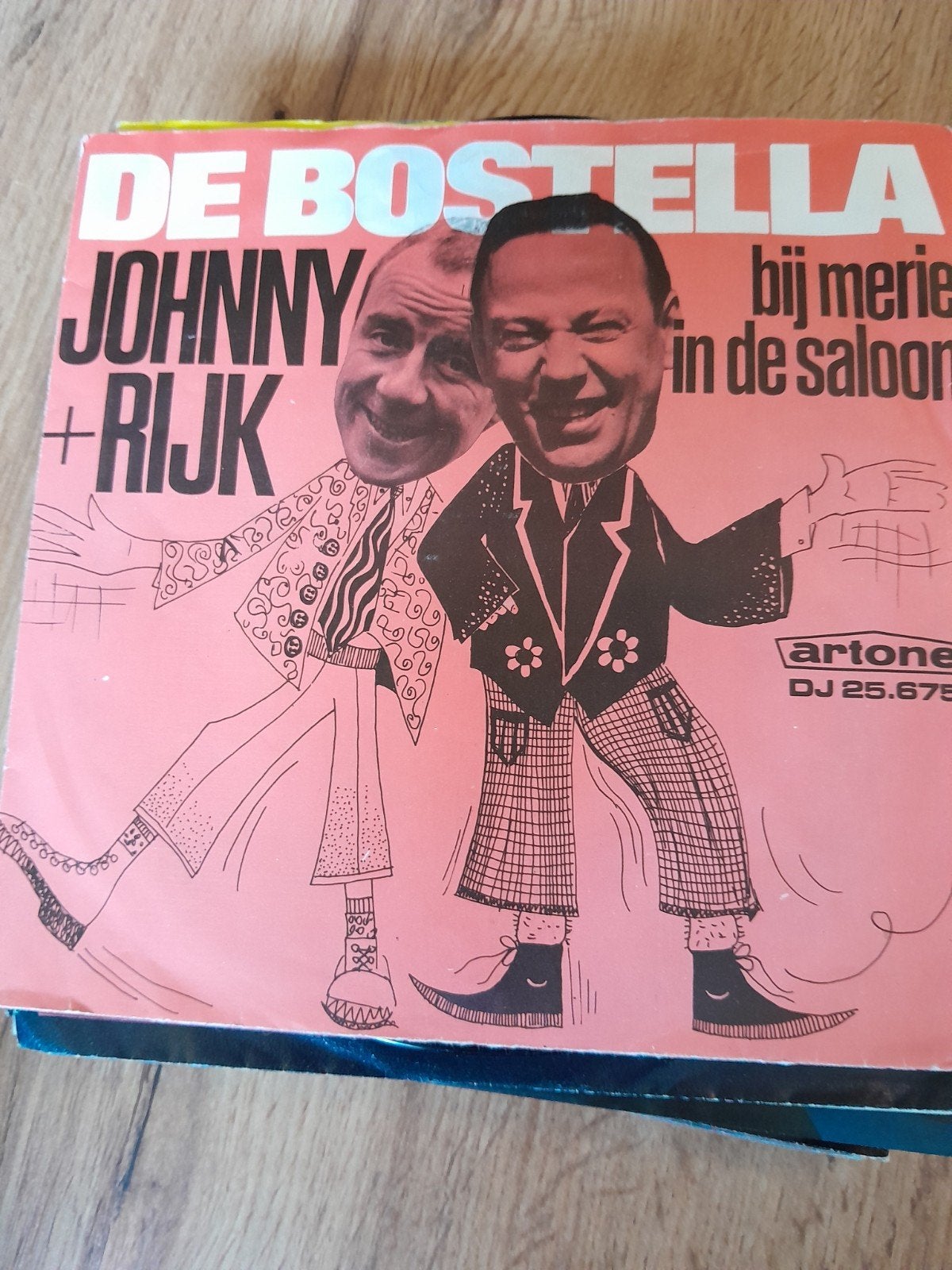 Johnny +rijk 7inch de bostella, Ophalen of Verzenden, Zo goed als nieuw, Nederlandstalig