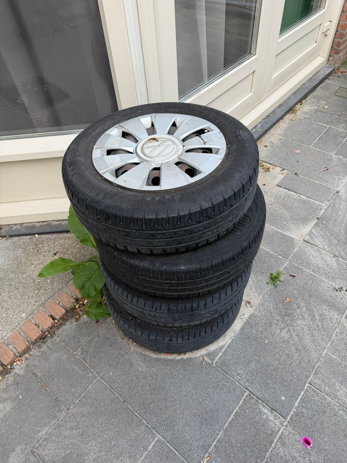 Volkswagen Up banden met stalen velgen en wieldoppen, Auto diversen, Ophalen, Gebruikt
