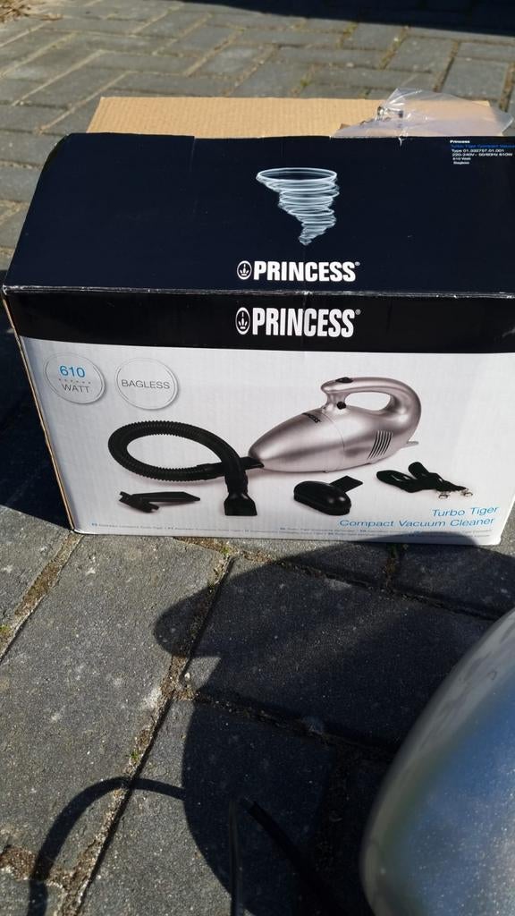 Princess Turbo Tiger Compact Stofzuiger 610W, Kruimeldief, Ophalen of Verzenden, Zo goed als nieuw, Minder dan 1200 watt