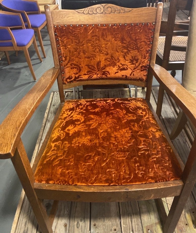 Vintage Eiken Fauteuil met Oranje Velours Bekleding, Huis en Inrichting, Fauteuils, Ophalen, Gebruikt, 75 tot 100 cm, 50 tot 75 cm
