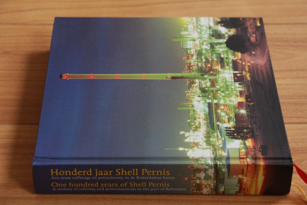Prachtig boek over 100 jaar Shell, Verzenden, Zo goed als nieuw, Geschiedenis en Politiek