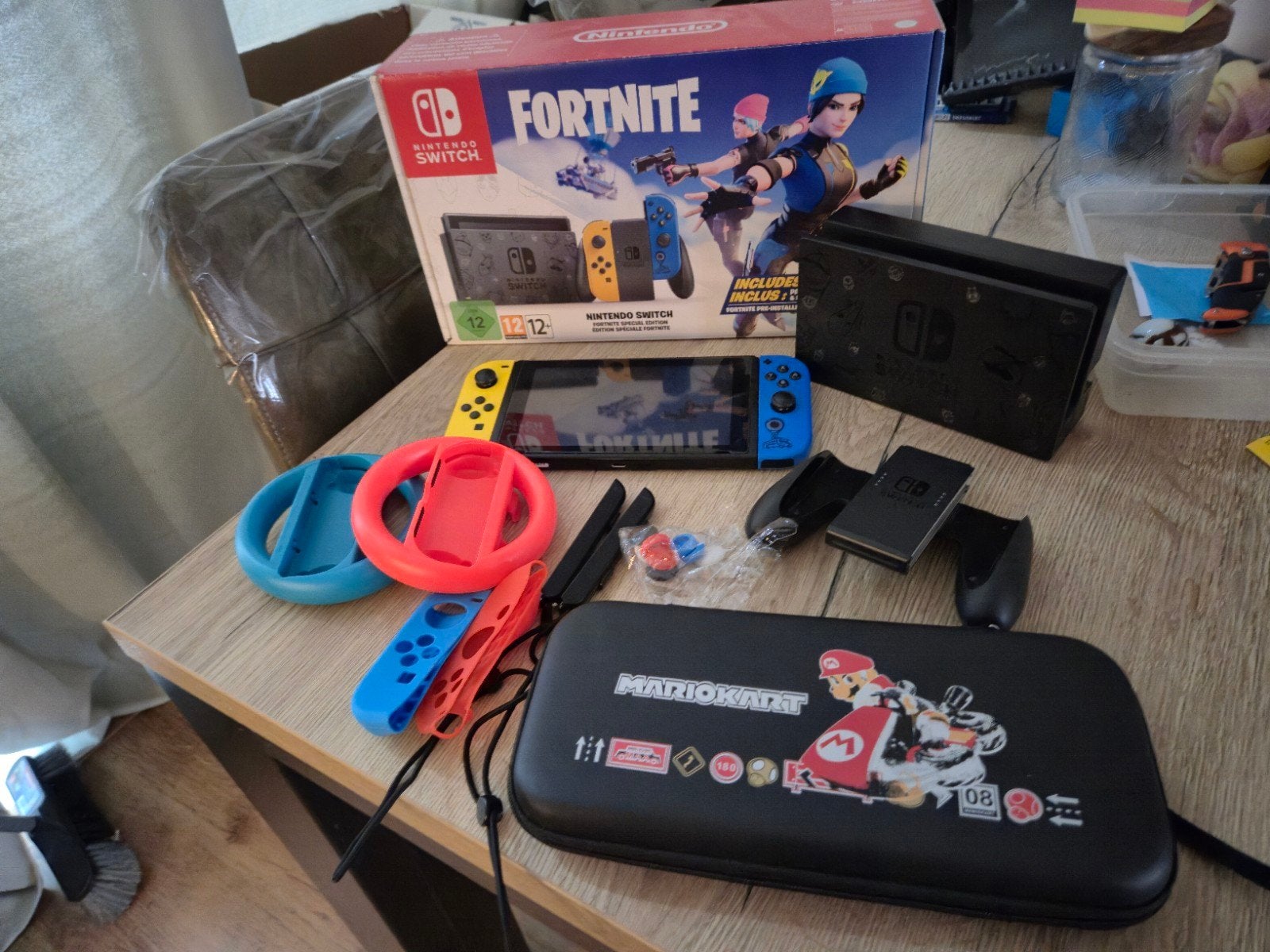 Nintendo Switch Fortnite Editie met accessoires en games, Ophalen, Zo goed als nieuw, Met 2 controllers, Switch Original