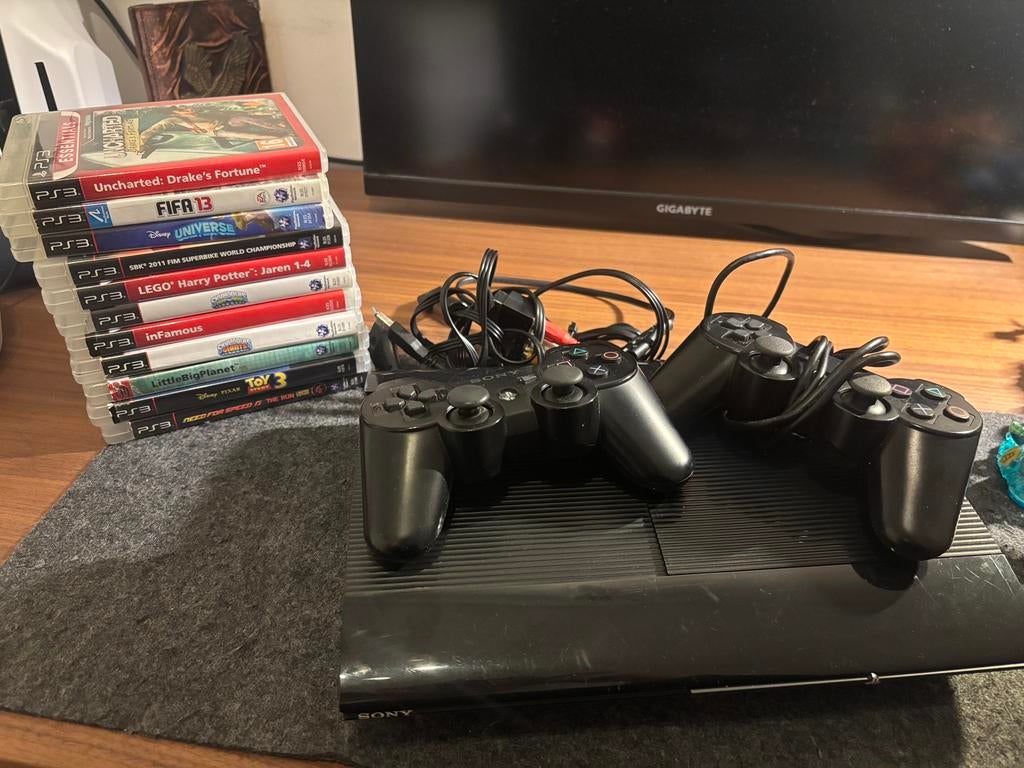 Ps3 super slim met spellen erbij., Spelcomputers en Games, Ophalen, Met games, Super Slim, Met 2 controllers