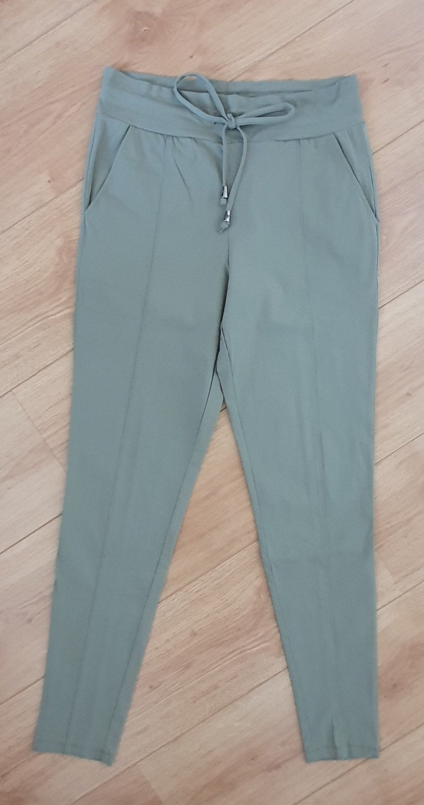 Mi Piace groene travelstof broek maat M, Kleding | Dames, Broeken en Pantalons, Maat 38/40 (M), Mi Piace, Ophalen of Verzenden