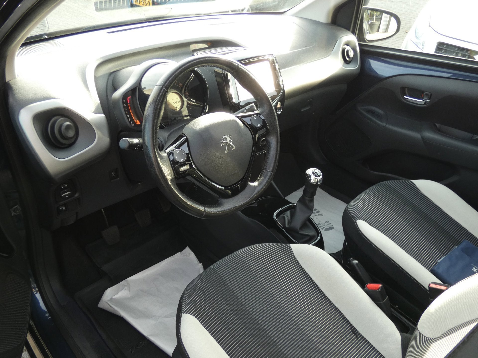 Peugeot 108 1.2 Puretech TOP! Roland Garros Achteruitrijcame, Voorwielaandrijving, Gebruikt, Euro 6, 1199 cc