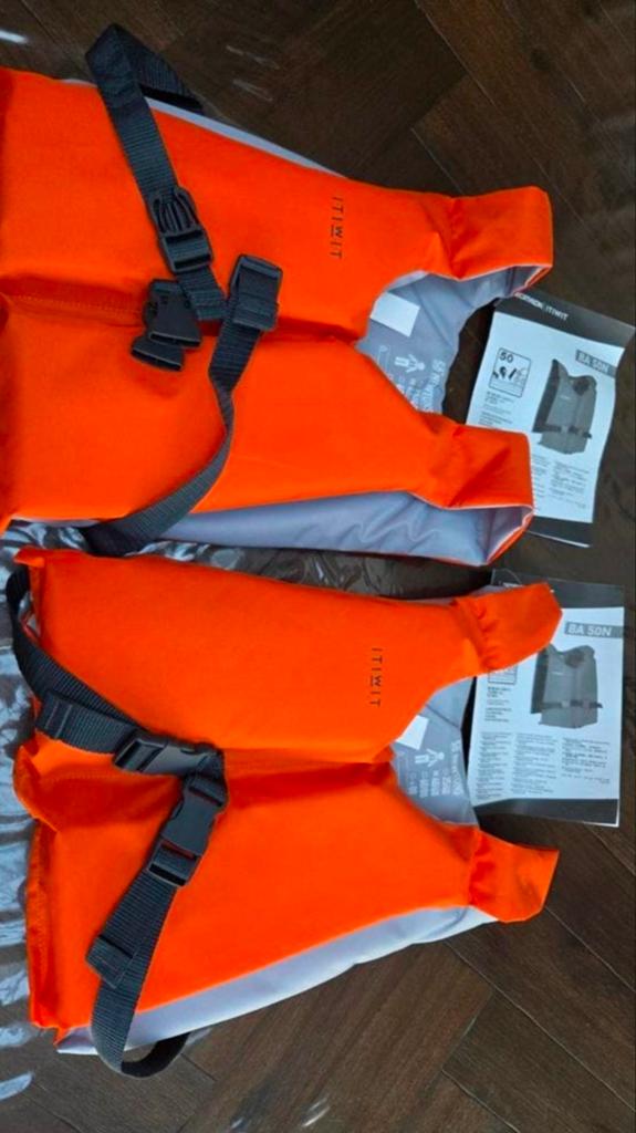 2 nieuwe reddingsvesten zwemvesten decathlon 40-60kg, Ophalen of Verzenden, Nieuw, Kind, Reddingsvest of Zwemvest