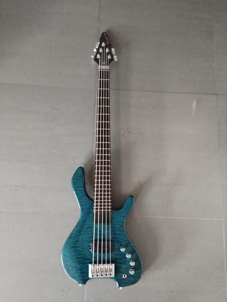Bogart bass 5 string zgan graphite neck bartolini, Muziek en Instrumenten, Ophalen of Verzenden, Zo goed als nieuw